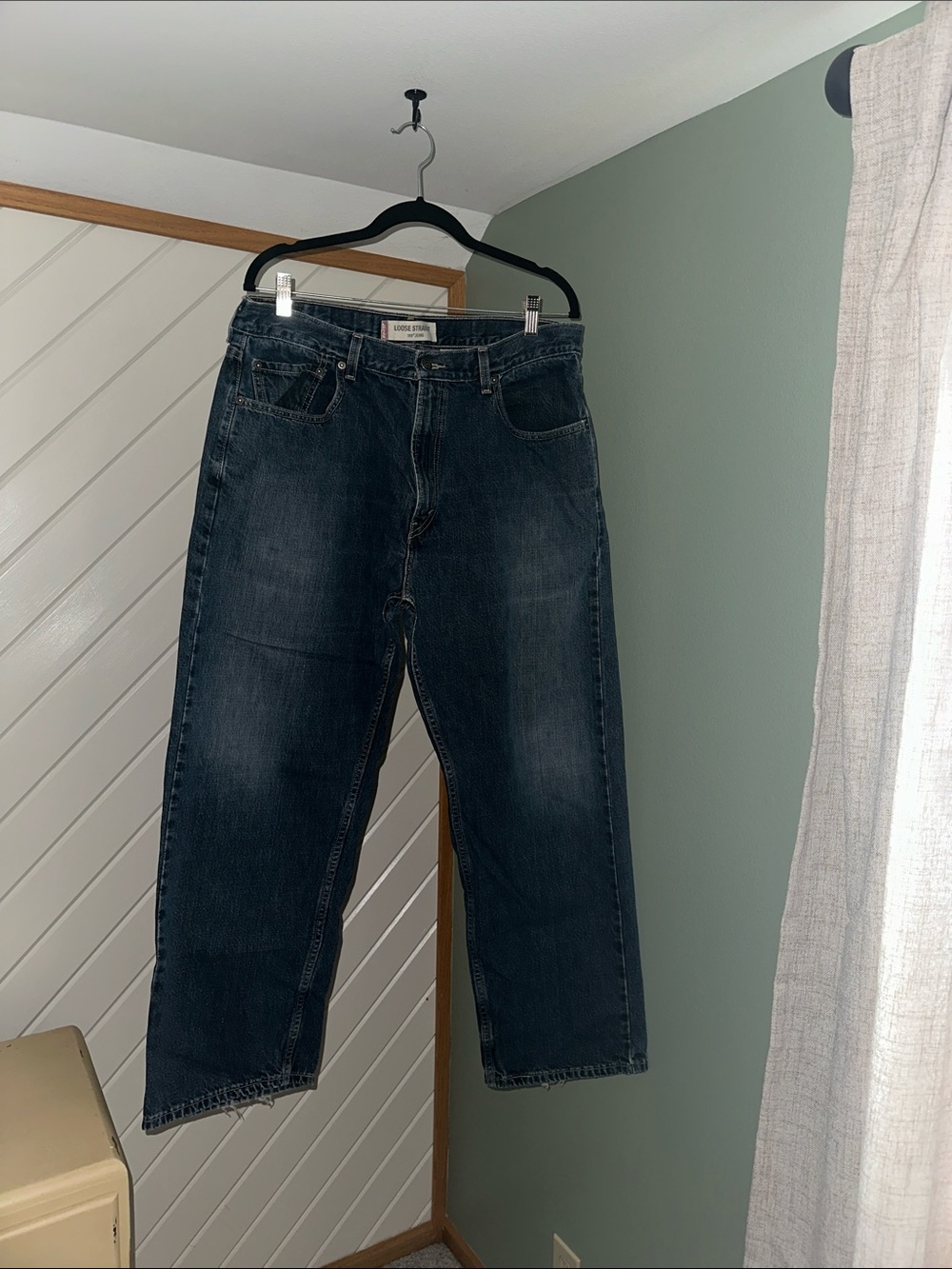 Levi's Men's  Loose Straight Jeans in Dark Indigo. Minor fringing on bottom hem.